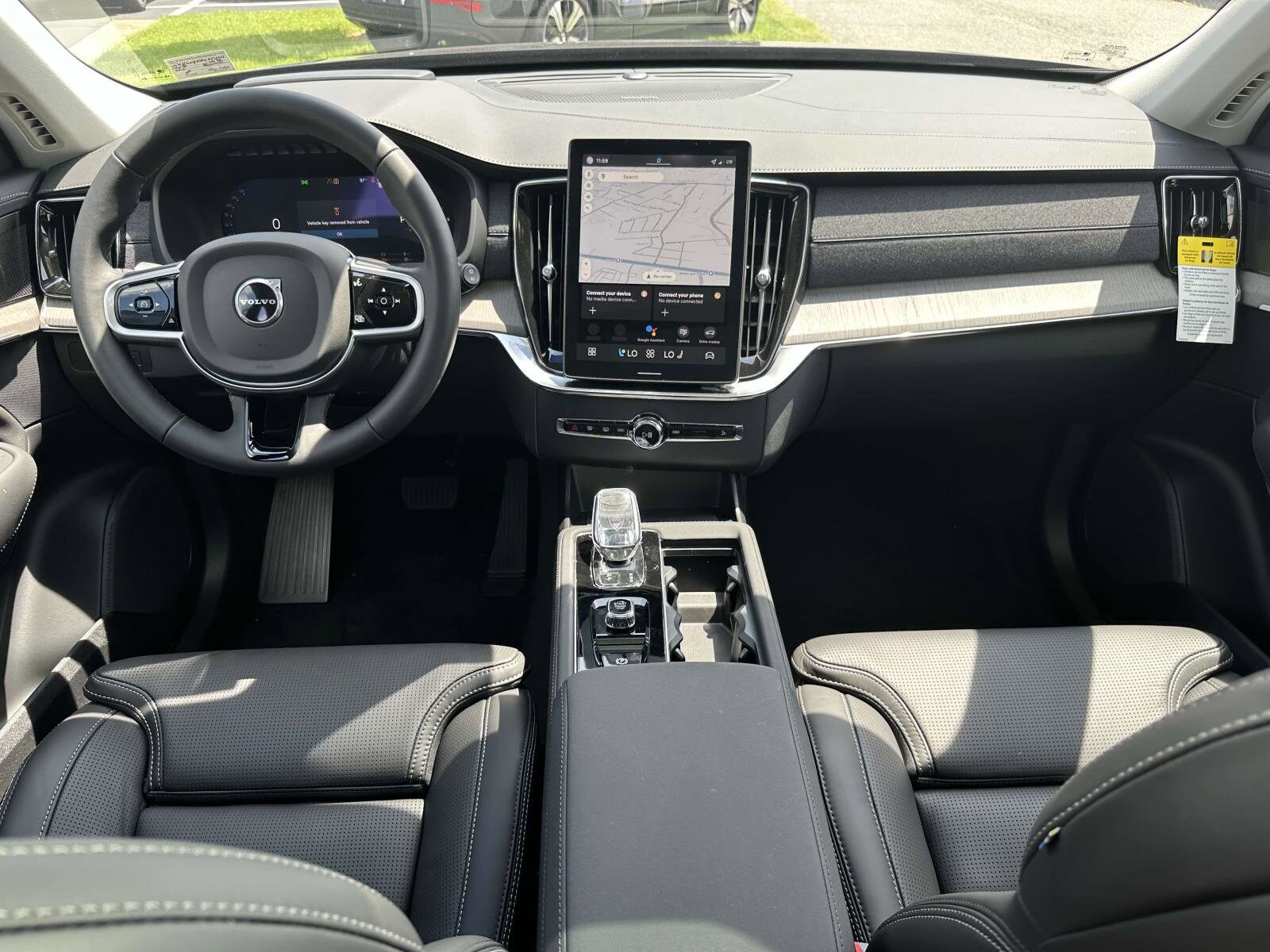 2026 Volvo XC90 T8 photo 2