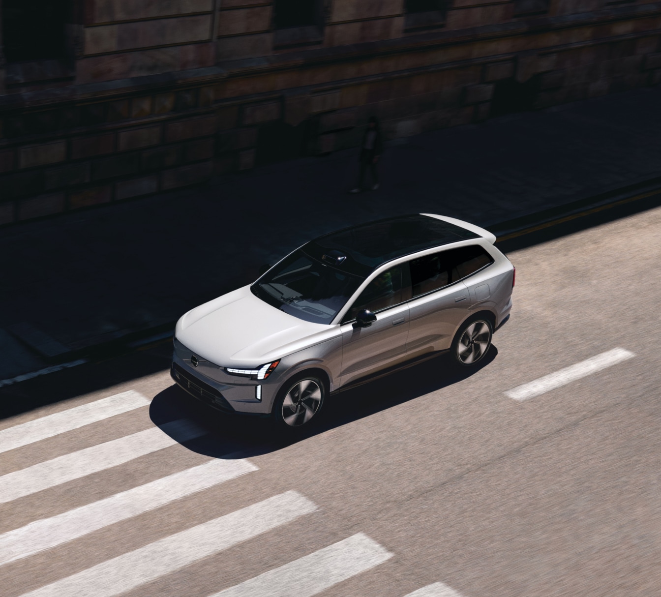 2025 Volvo EX90 vs. Audi Q8 e-tron: Range & Charging