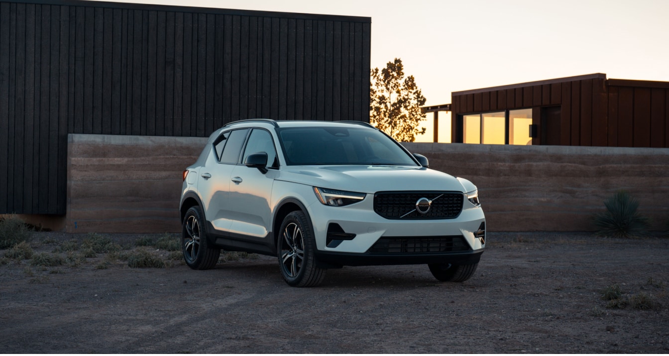 Volvo XC40 - sleek and gorgeous mild-hybrid compact SUV