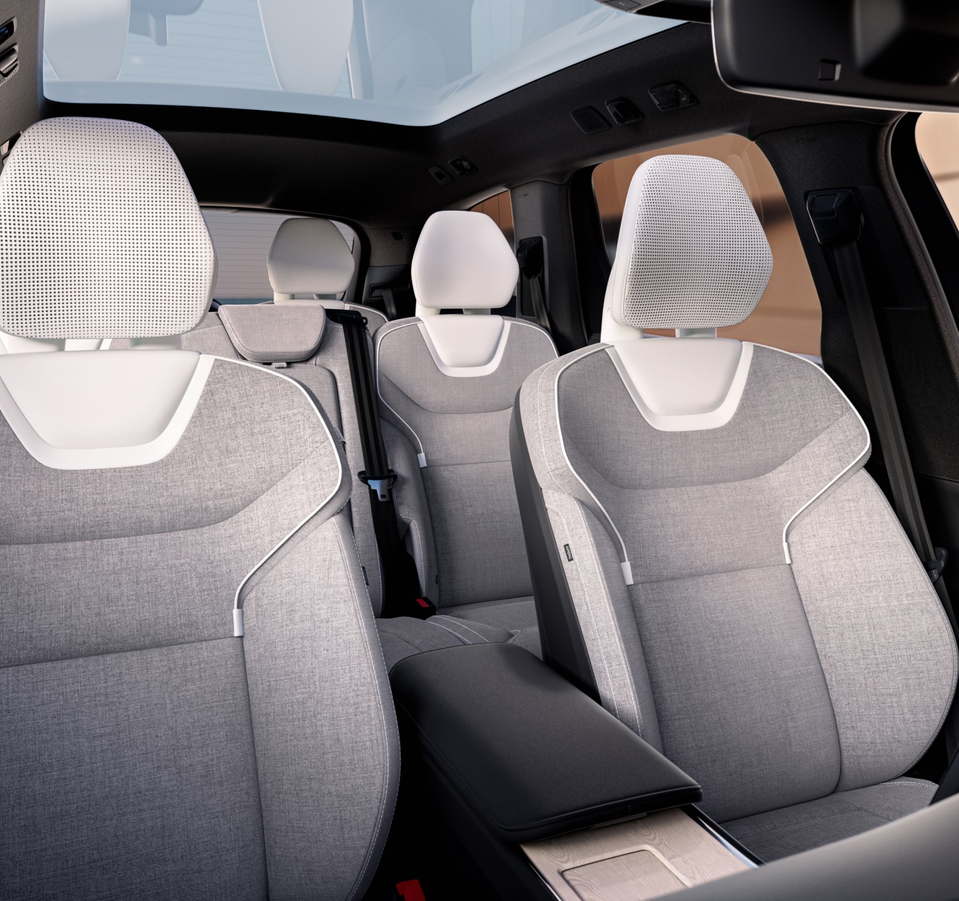 2025 Volvo EX90 vs. Audi Q8 e-tron: Safety & Driver Assistance