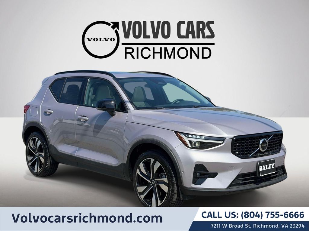 2026 Volvo XC40 B5 Ultra Dark AWD's photo