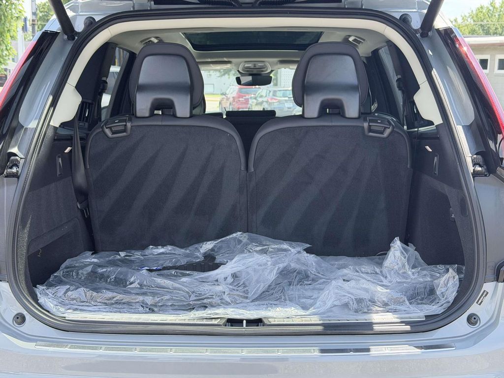 2026 Volvo XC90 Plus - Photo 13