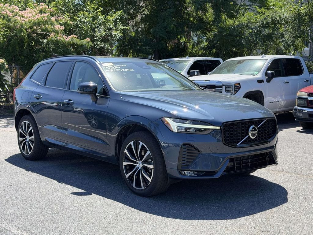 2023 Volvo XC60 B5 Plus Dark Theme AWD's photo