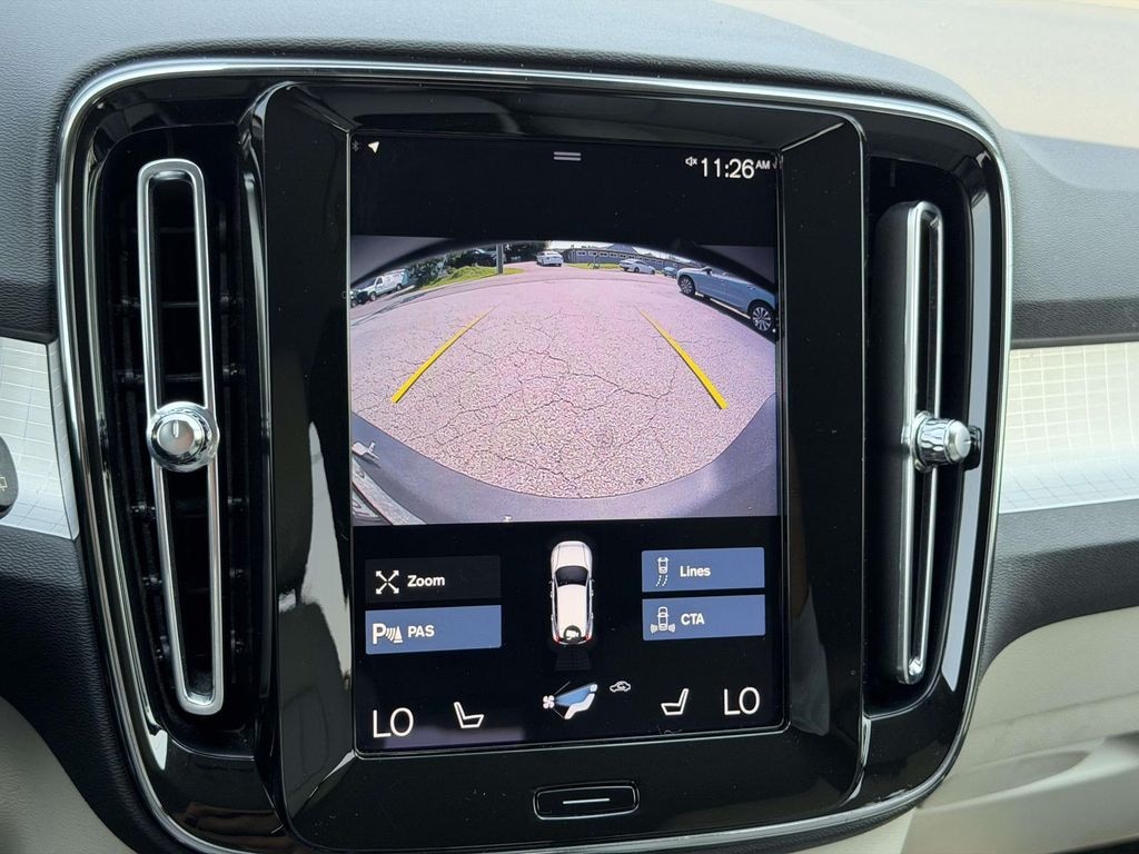 Used 2022 Volvo XC40 Momentum SUV
