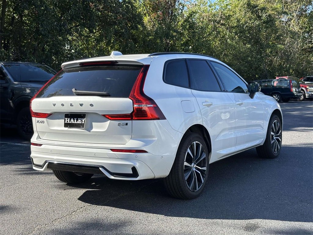 2024 Volvo XC60 B5 Plus photo 2