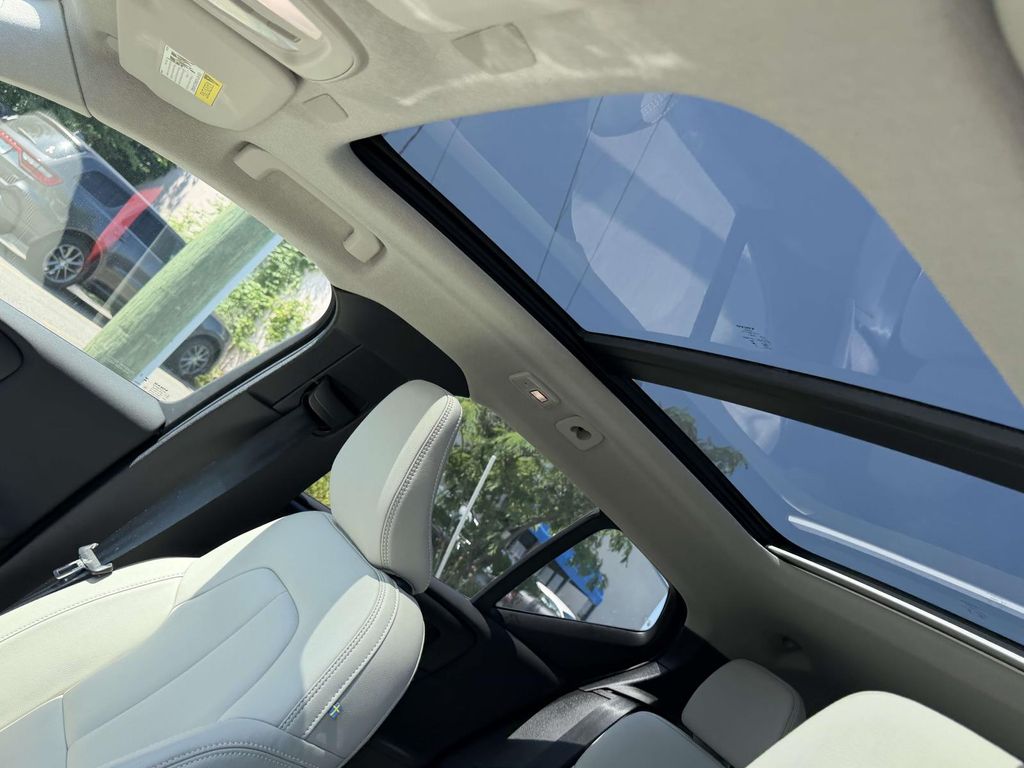 2026 Volvo XC40 Ultra - Photo 18