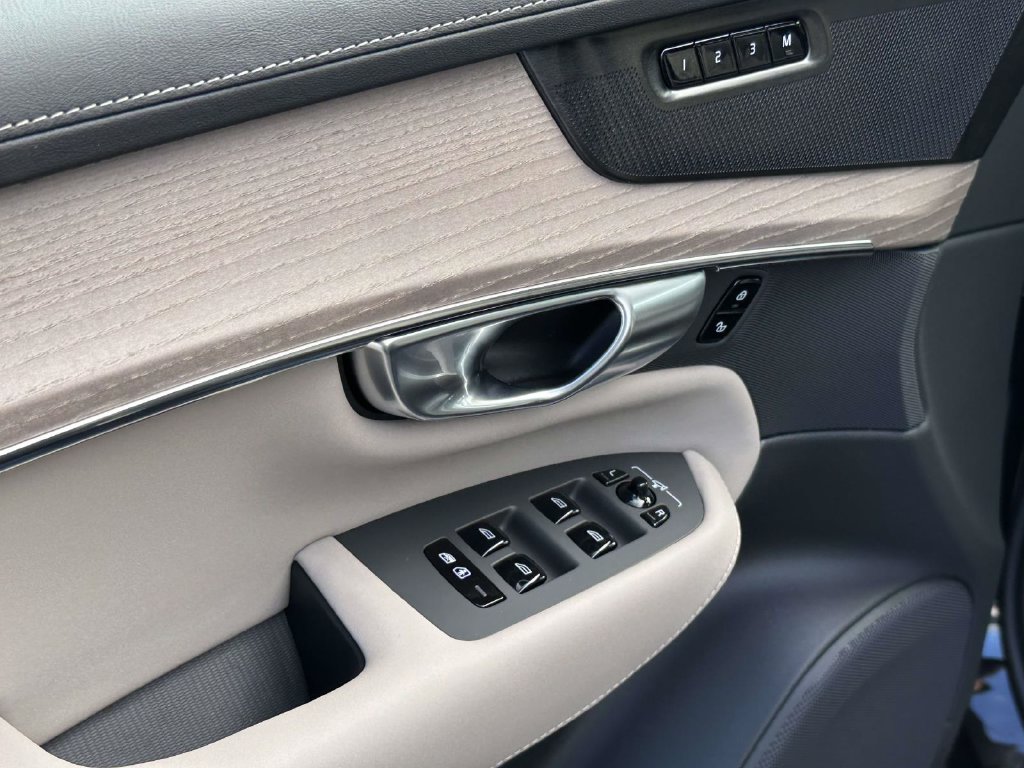 2026 Volvo XC90 Plus - Photo 17