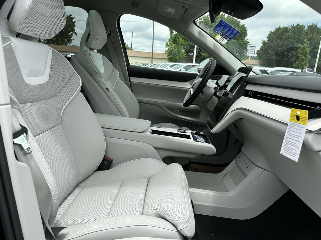 2025 Volvo EX90 Ultra - Photo 10