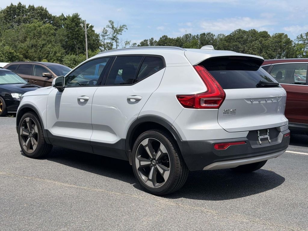 Used 2020 Volvo XC40 Momentum SUV