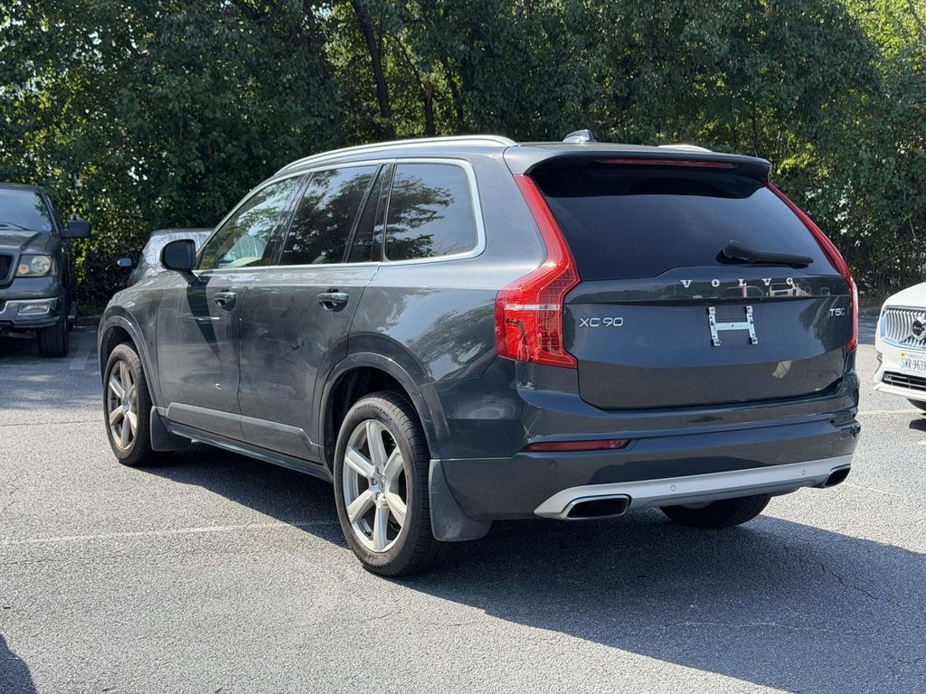 Used 2021 Volvo XC90 T5 Momentum SUV