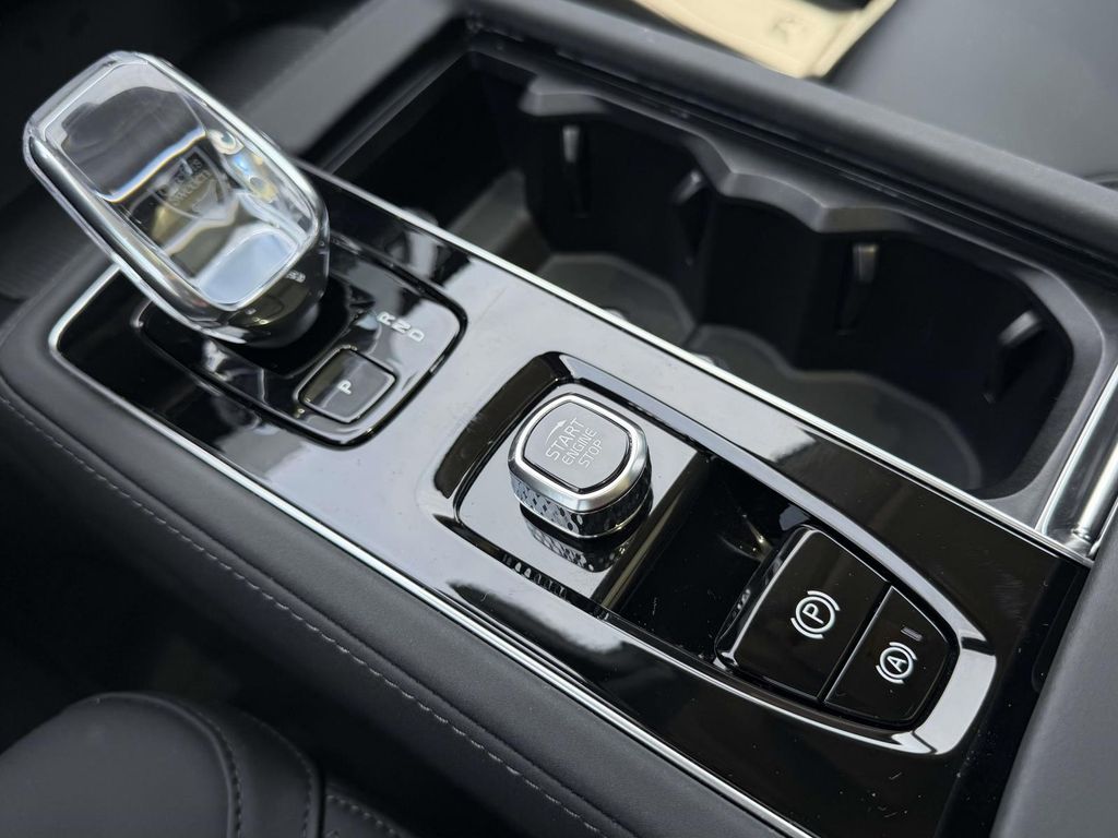2026 Volvo XC90 Plus - Photo 6