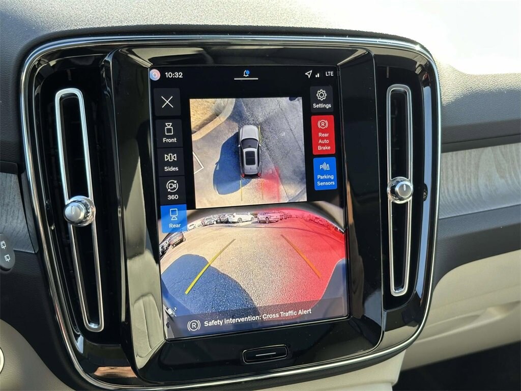 New 2026 Volvo XC40 B5 Ultra SUV