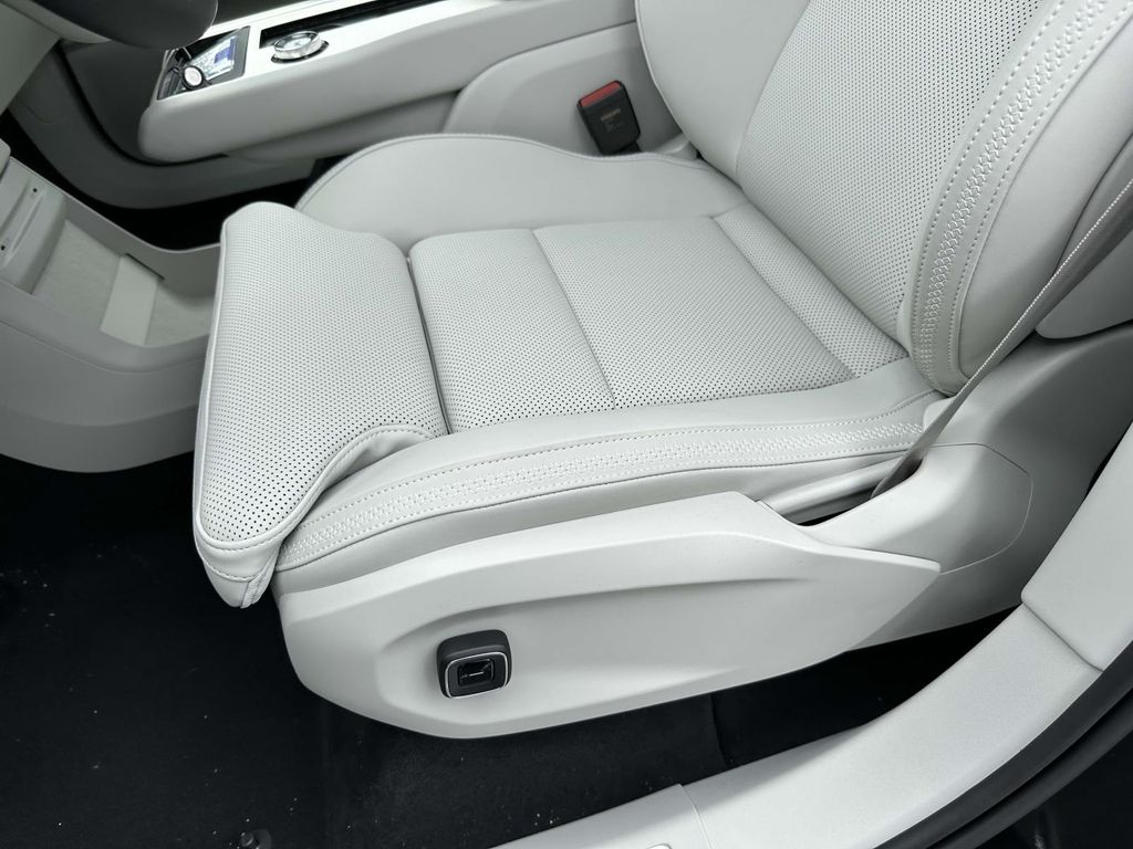 2025 Volvo EX90 Ultra - Photo 15