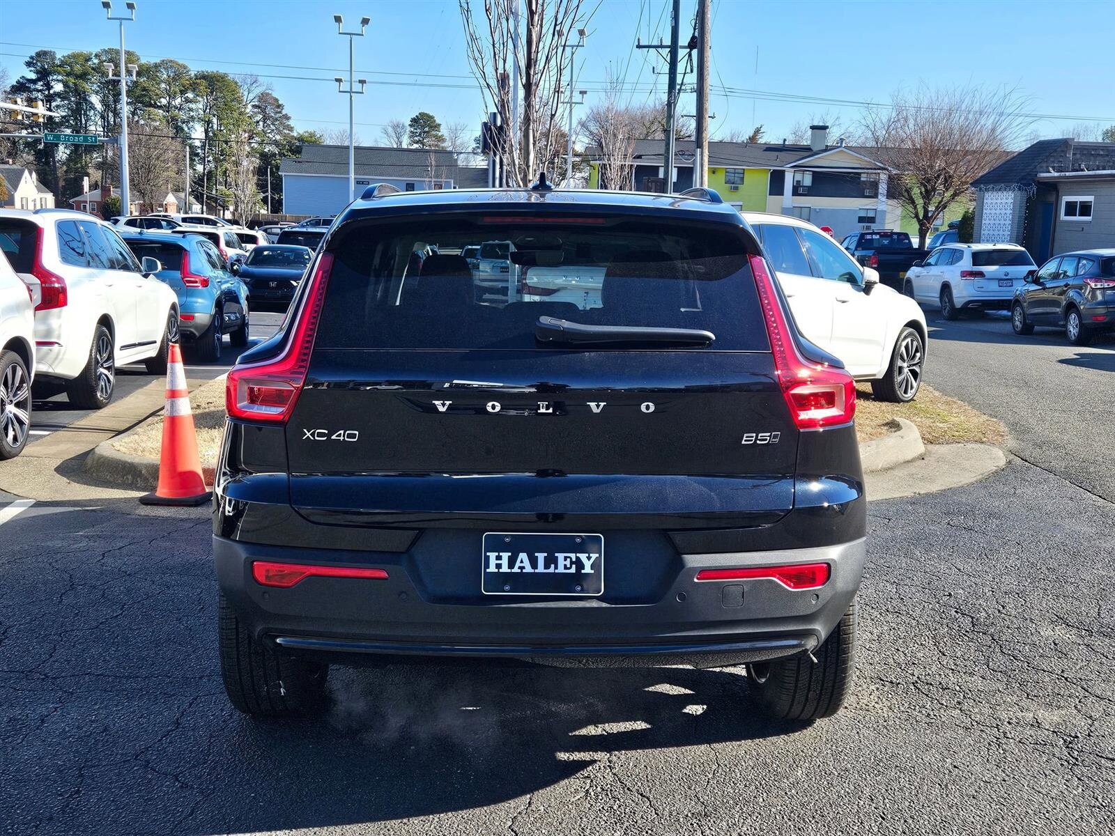 2025 Volvo XC40 Plus photo 3