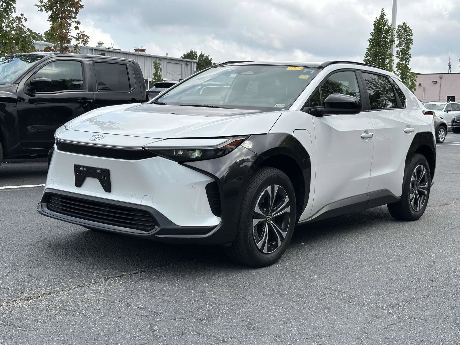 2024 Toyota bZ4X XLE photo 4