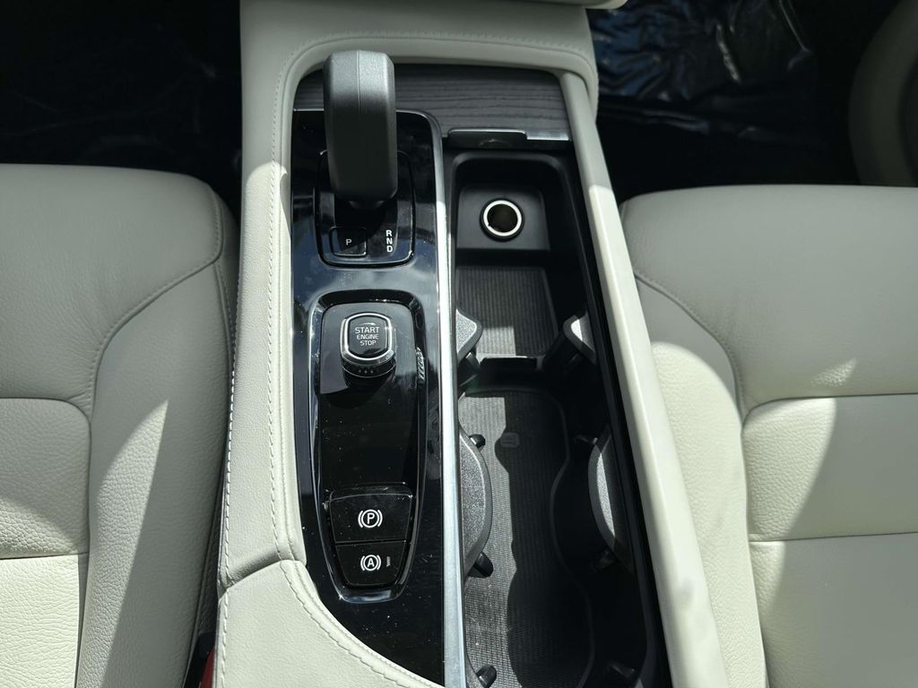 2024 Volvo XC90 Plus - Photo 8
