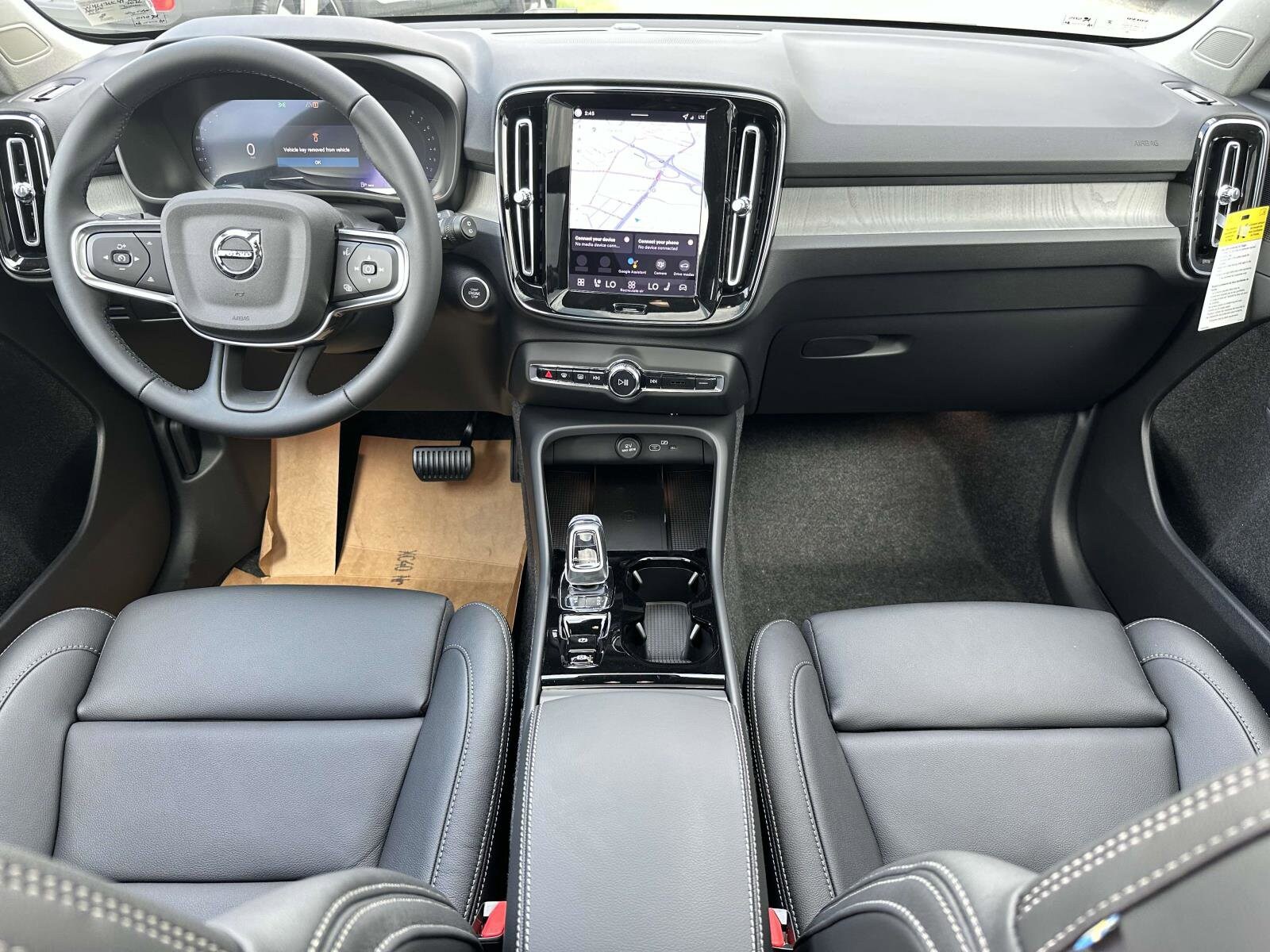 2026 Volvo XC40 Plus photo 2