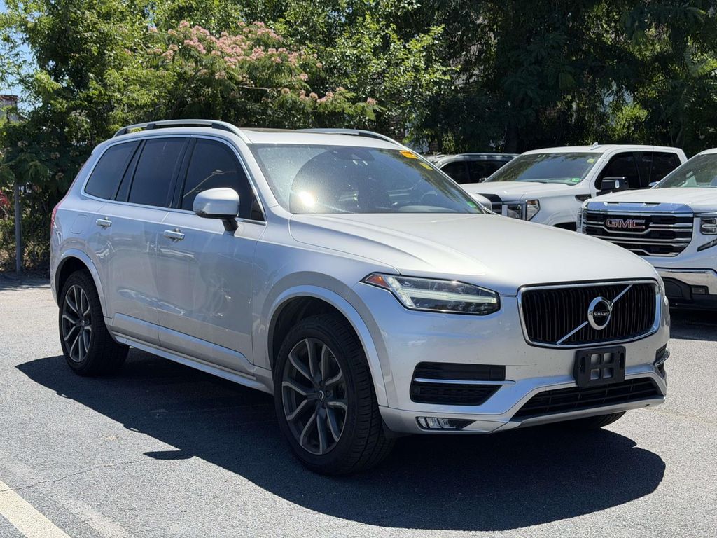 2019 Volvo XC90 T6 Momentum AWD's photo