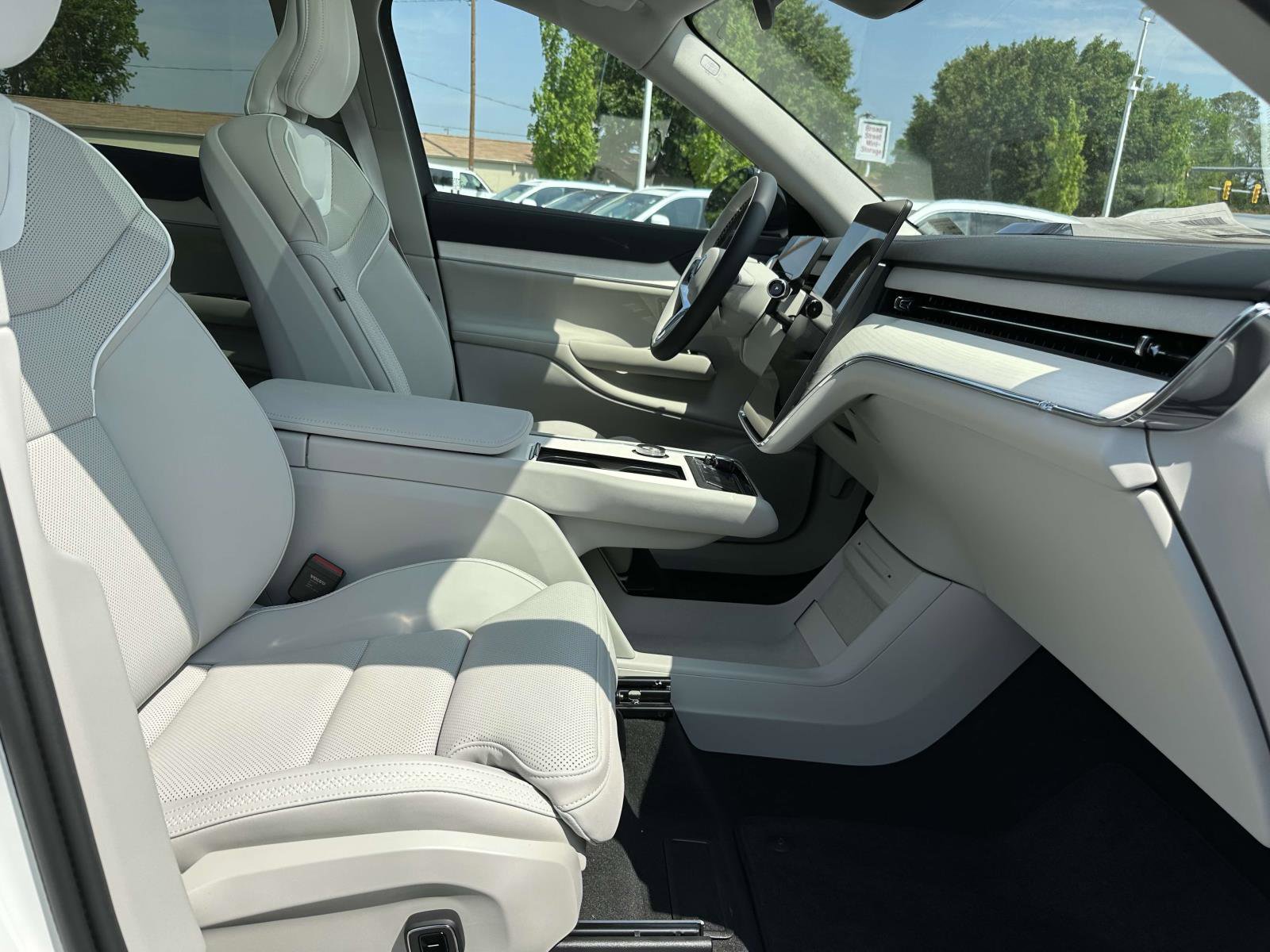 2025 Volvo EX90 Plus - Photo 11