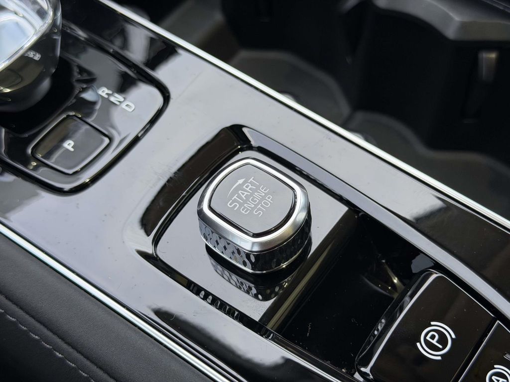 2026 Volvo XC90 Plus - Photo 7