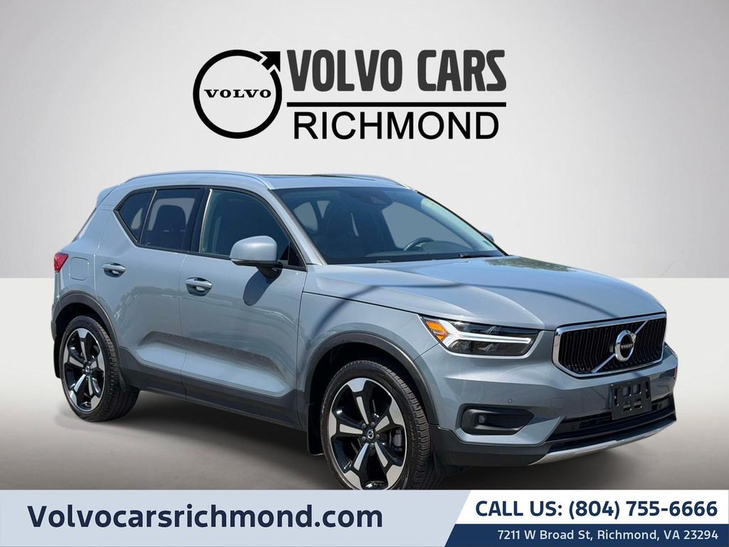 2021 Volvo XC40 T4 Momentum's photo