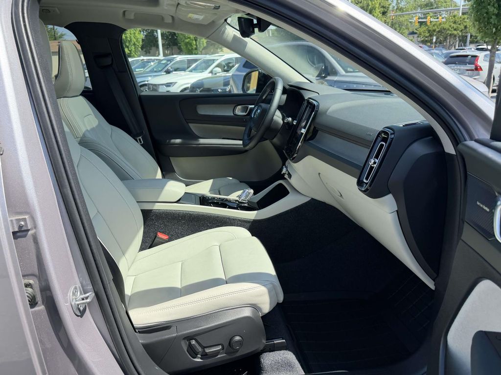 2026 Volvo XC40 Ultra - Photo 11