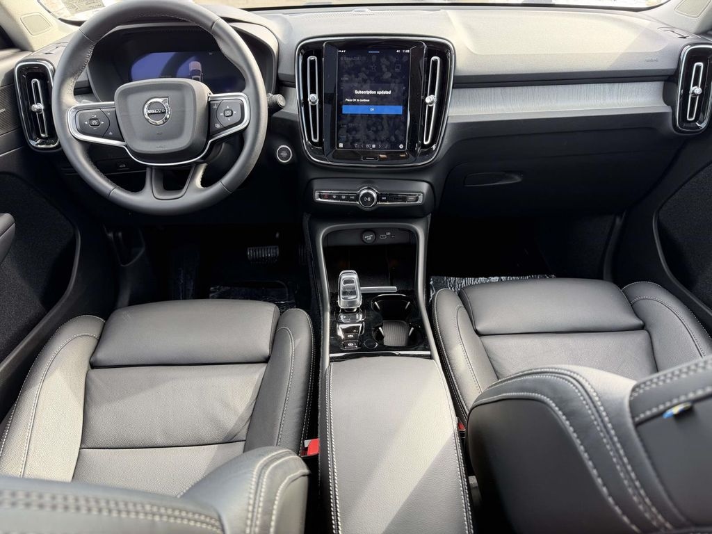 Certified 2025 Volvo XC40 Ultra Bright Theme SUV