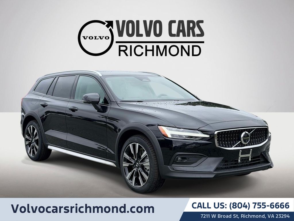 2026 Volvo V60 Cross Country B5 Ultra AWD's photo