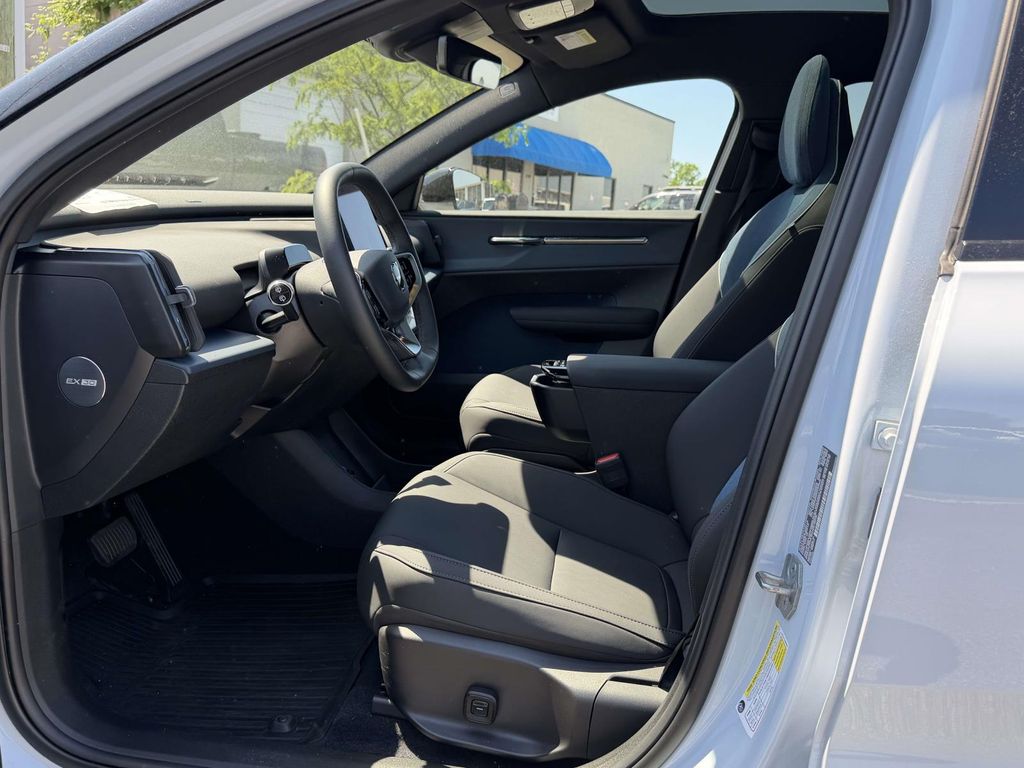 2025 Volvo EX30 Plus - Photo 17