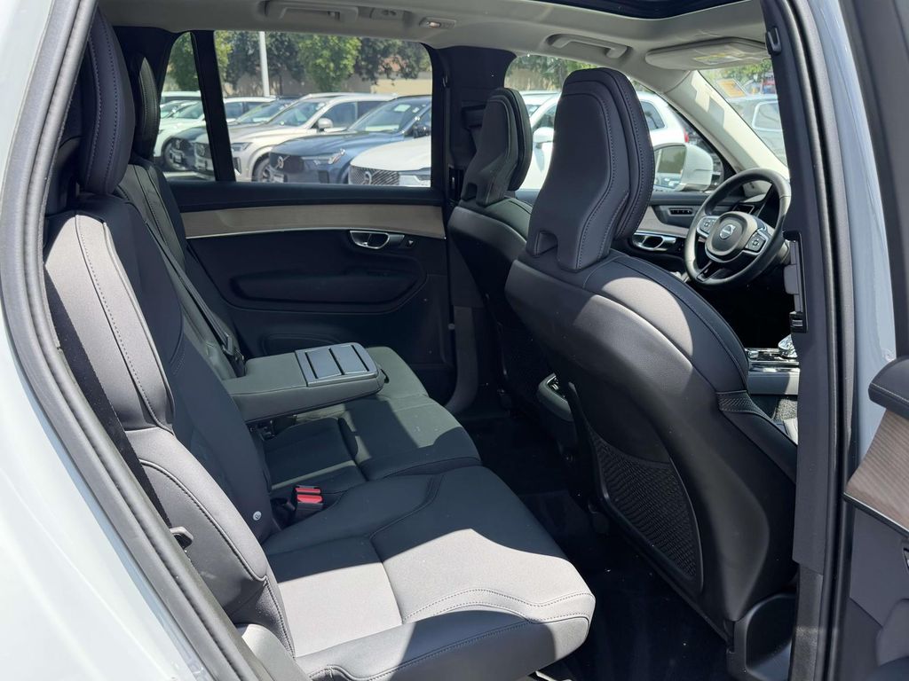 2026 Volvo XC90 Plus - Photo 12