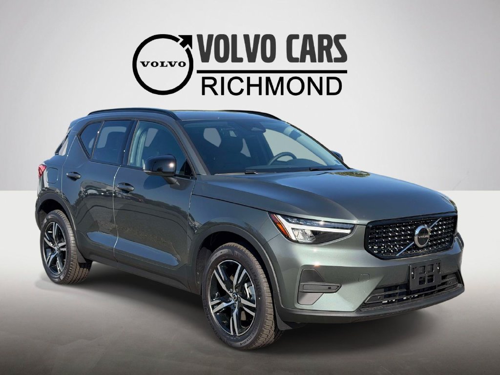 2026 Volvo XC40 Core