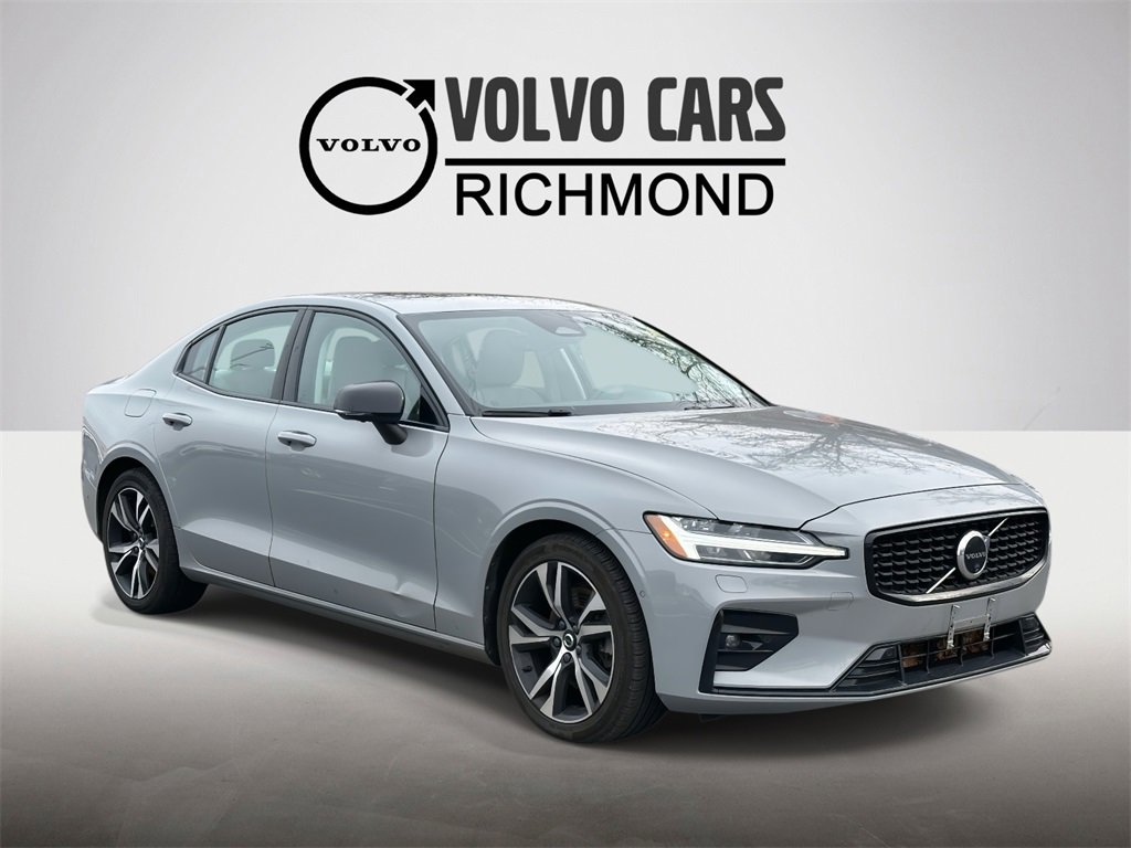 2024 Volvo S60 Plus's photo
