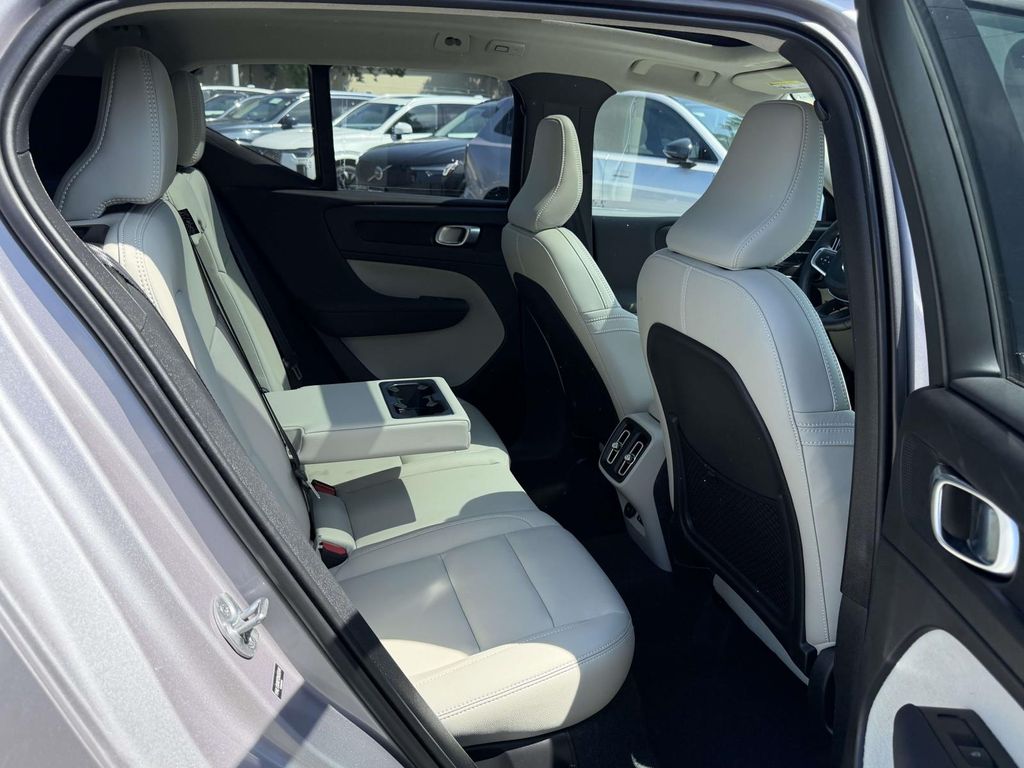 2026 Volvo XC40 Ultra - Photo 12