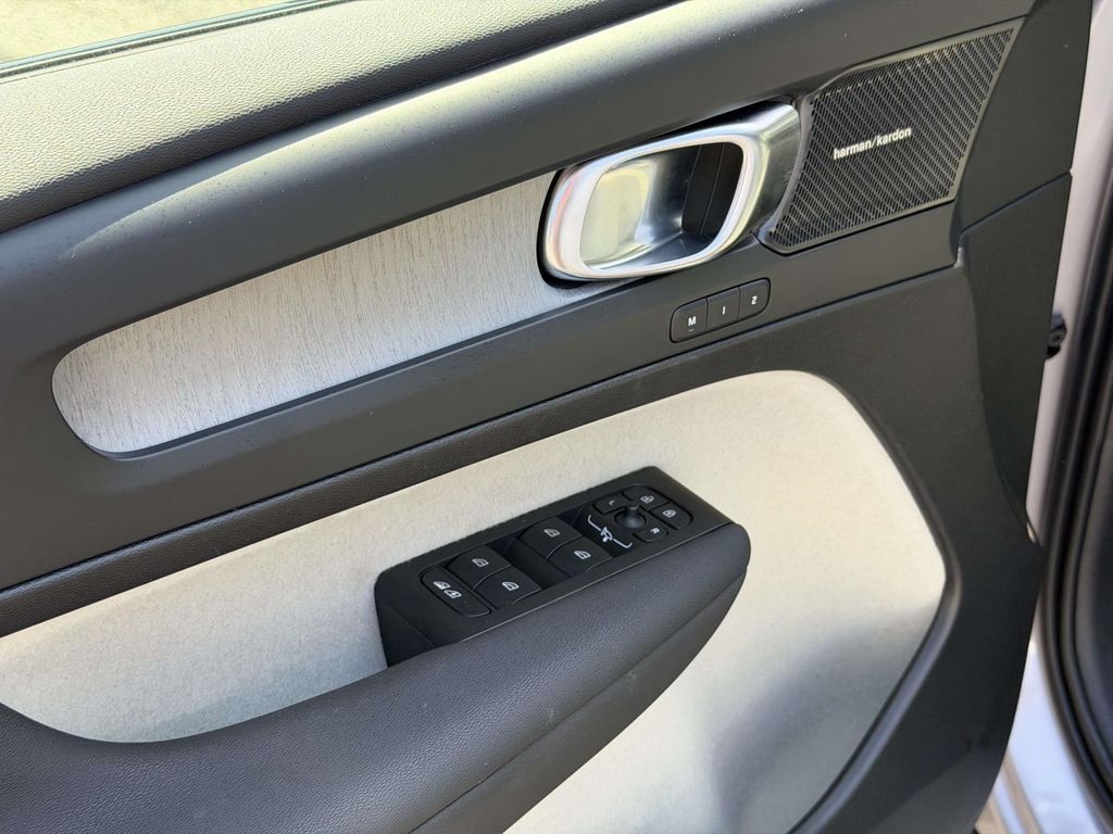 2026 Volvo XC40 Ultra - Photo 17