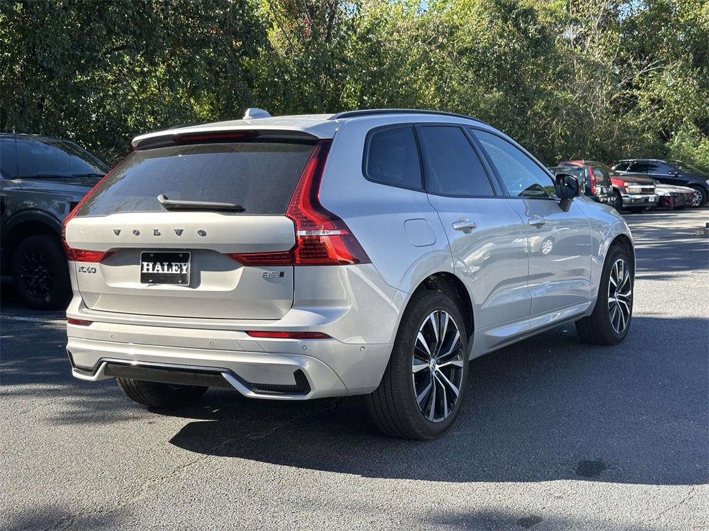 2025 Volvo XC60 B5 Plus photo 2