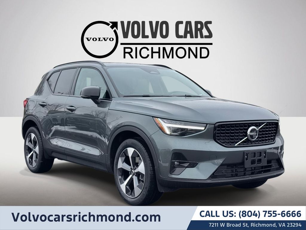 2026 Volvo XC40 B5 Plus Dark AWD's photo
