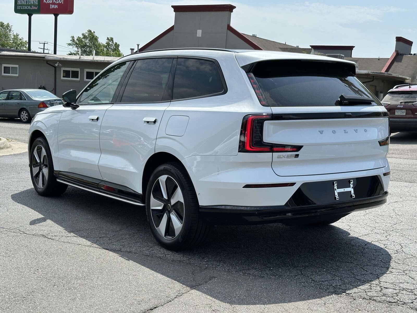 2025 Volvo EX90 Plus - Photo 21