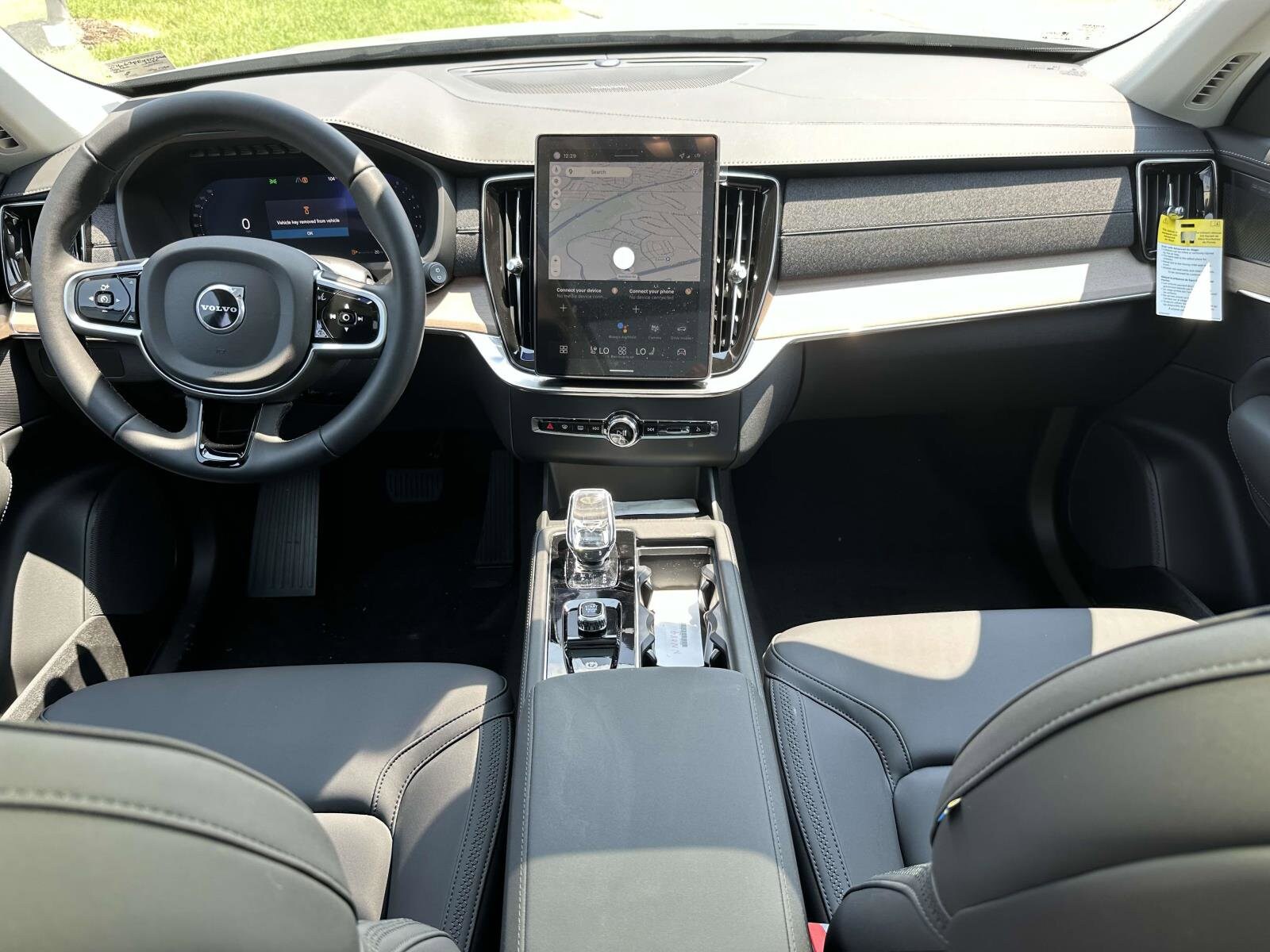 2026 Volvo XC90 Plus photo 2