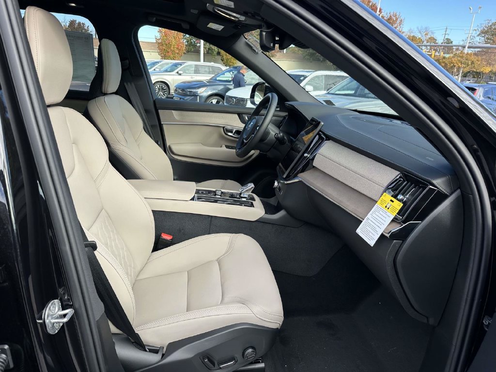 2026 Volvo XC90 Plus - Photo 11