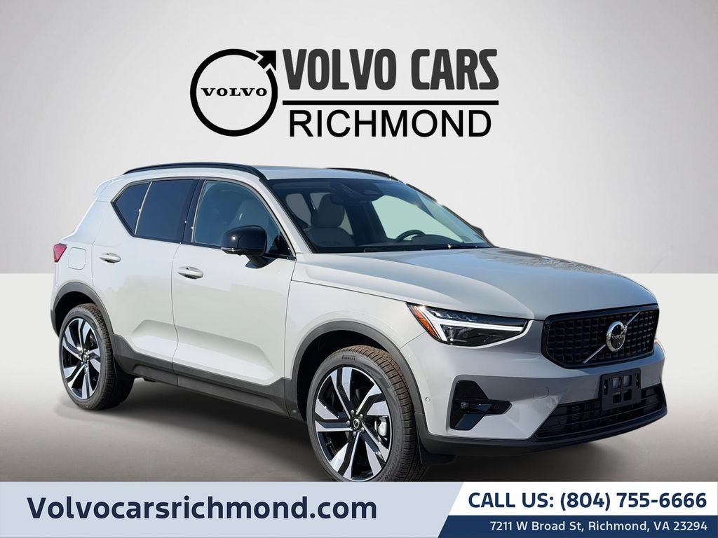 2026 Volvo XC40 B5 Ultra Dark AWD's photo