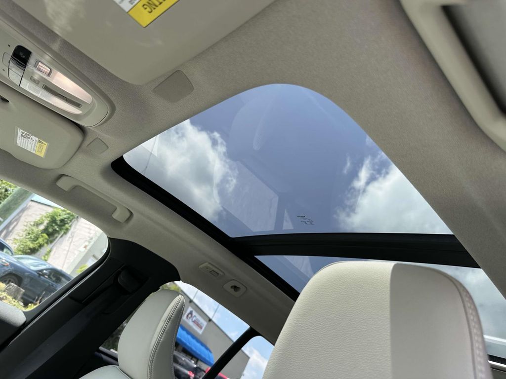 2026 Volvo XC40 Plus - Photo 18