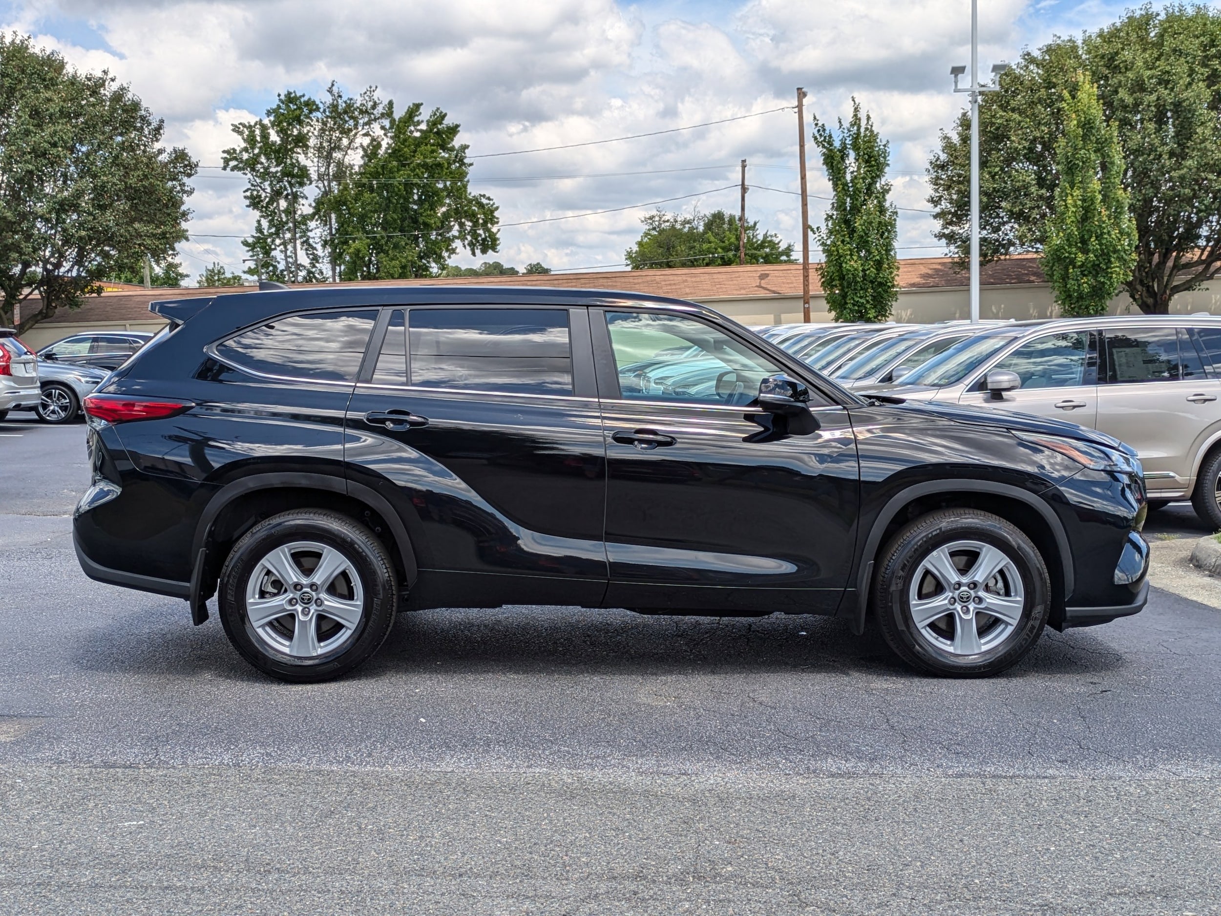 Used 2023 Toyota Highlander LE with VIN 5TDKDRBH2PS046859 for sale in Richmond, VA