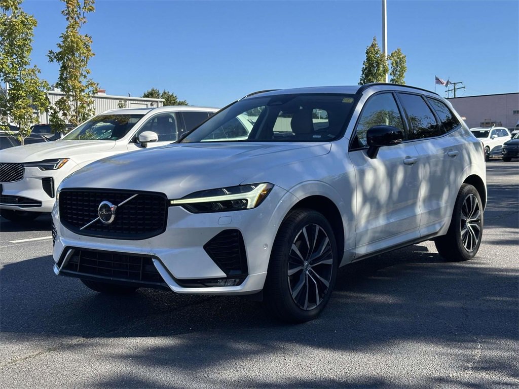 2024 Volvo XC60 B5 Plus photo 4