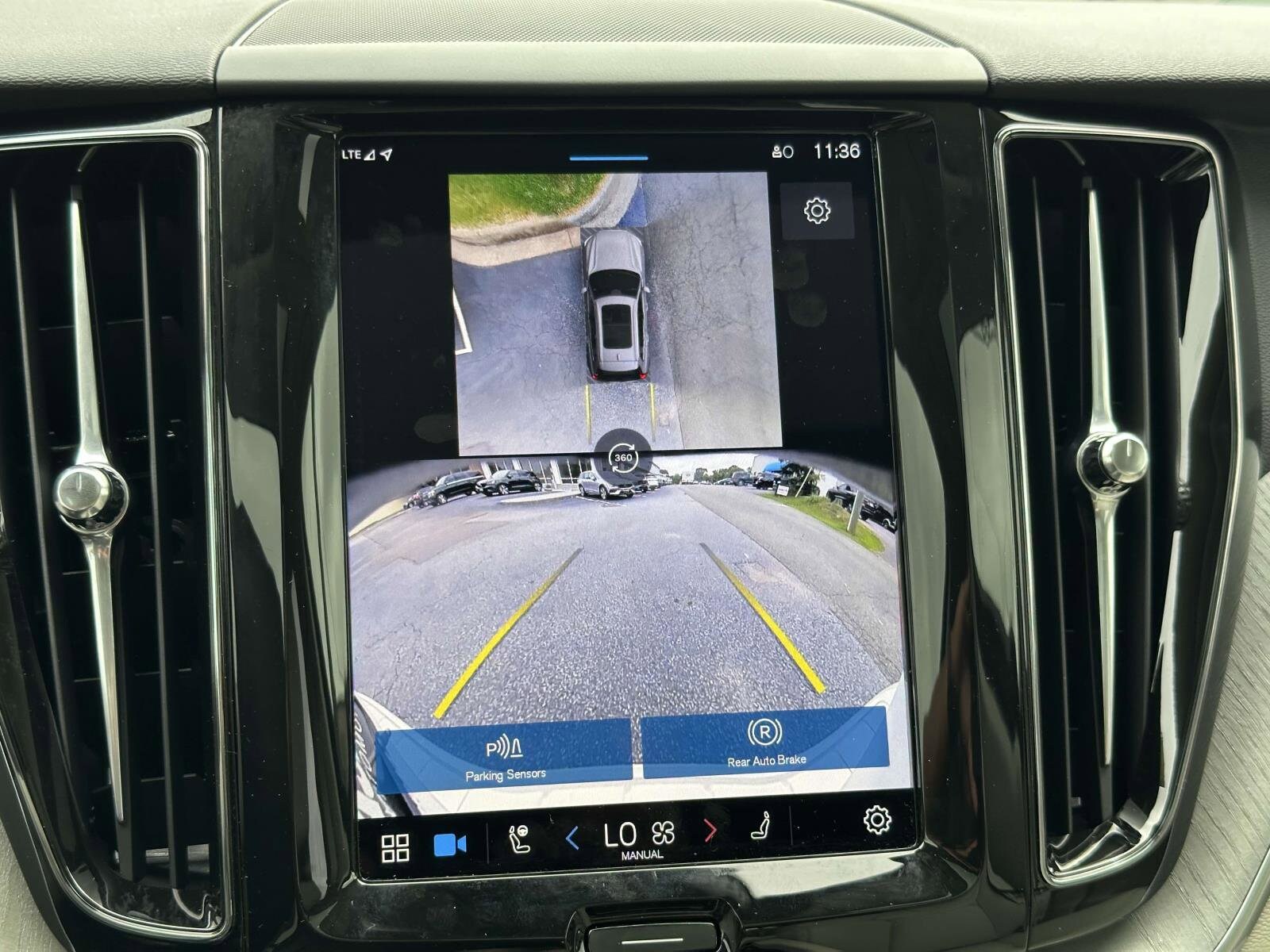 2025 Volvo XC60 B5 Plus photo 3