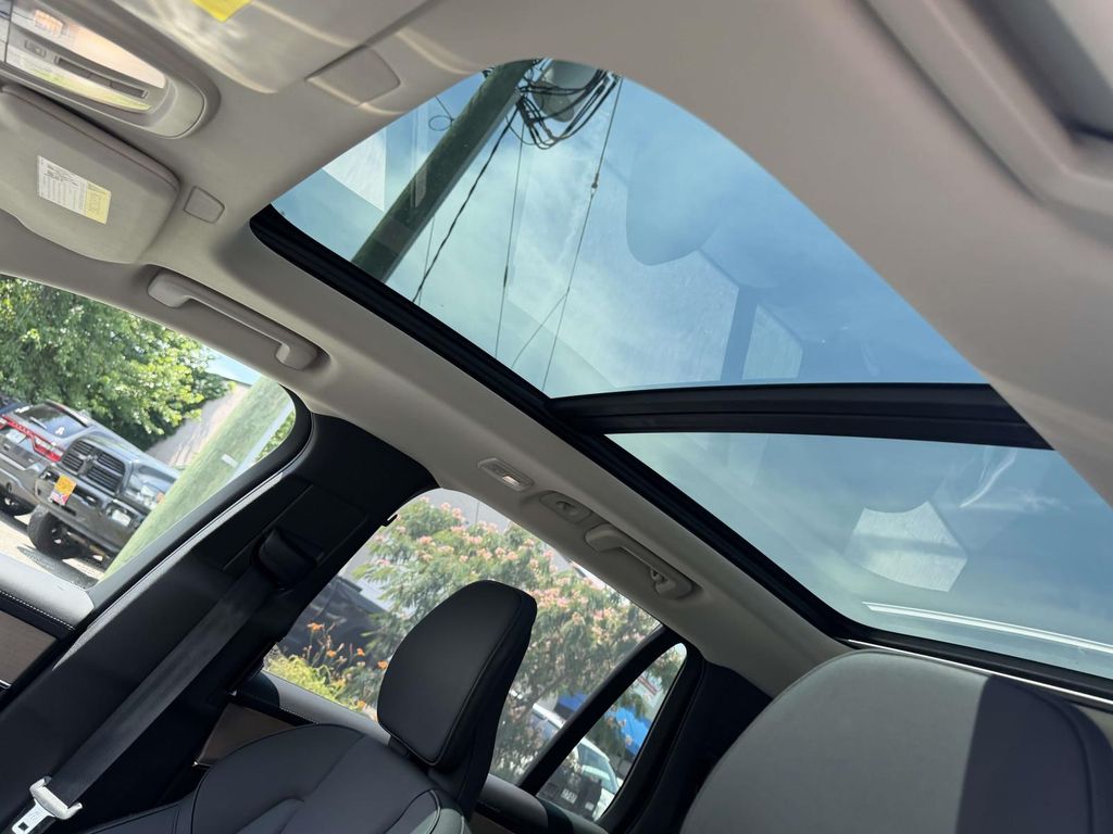 2026 Volvo XC90 Plus - Photo 18