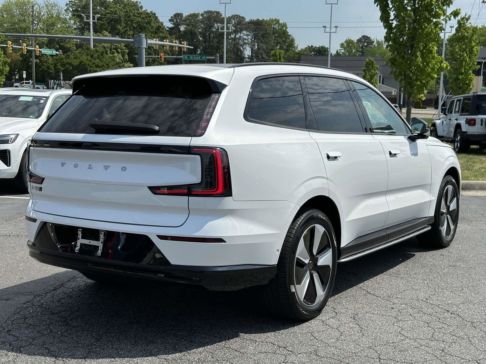 2025 Volvo EX90 Plus - Photo 19
