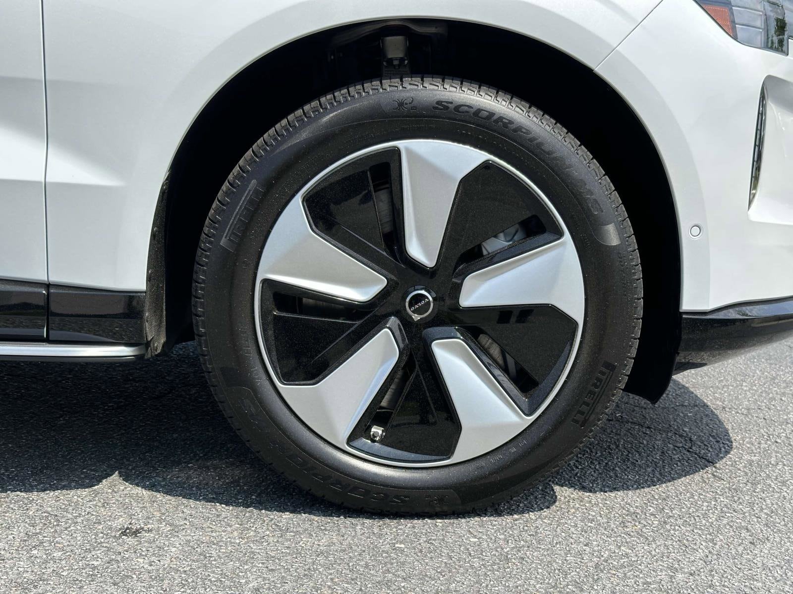 2025 Volvo EX90 Plus - Photo 24