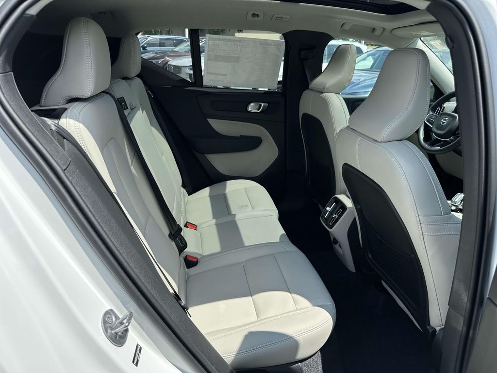 2026 Volvo XC40 Plus - Photo 12