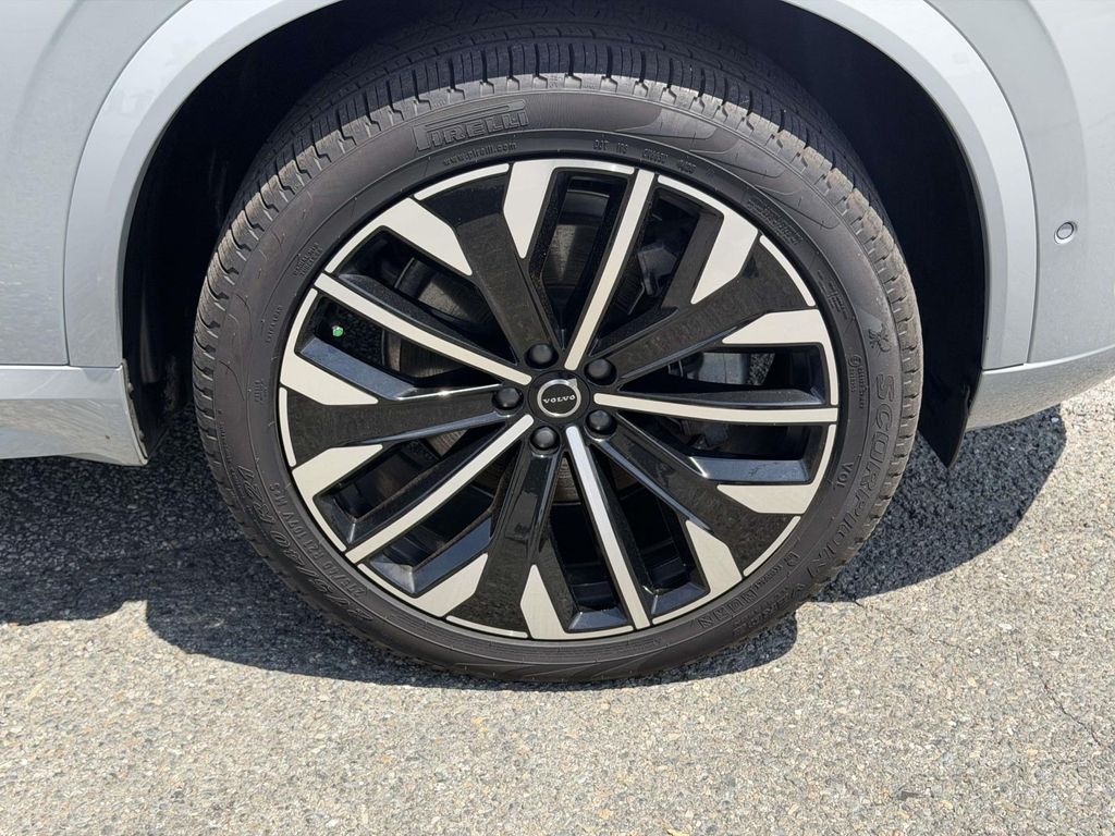 2026 Volvo XC90 Plus - Photo 24