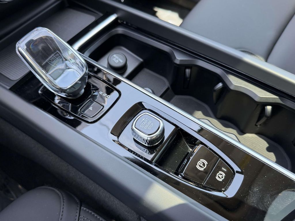 2026 Volvo XC60 Plus - Photo 6